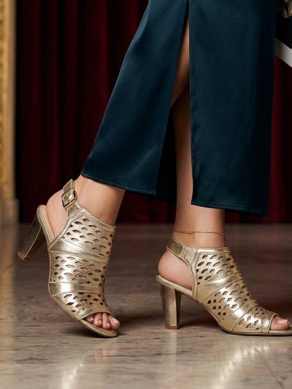 NIB Liz Claiborne Metallic Gold Heels